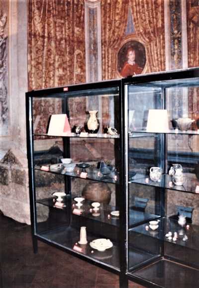 A display cabinet vith vases during the nineties inside our museum